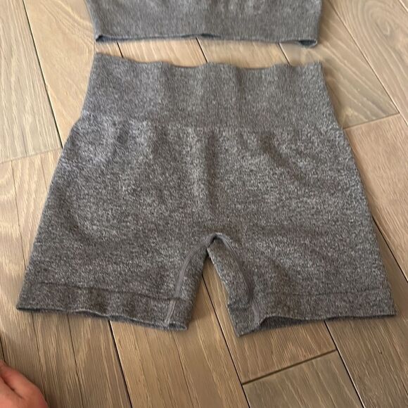 Gray workout set - Picture 3 of 4